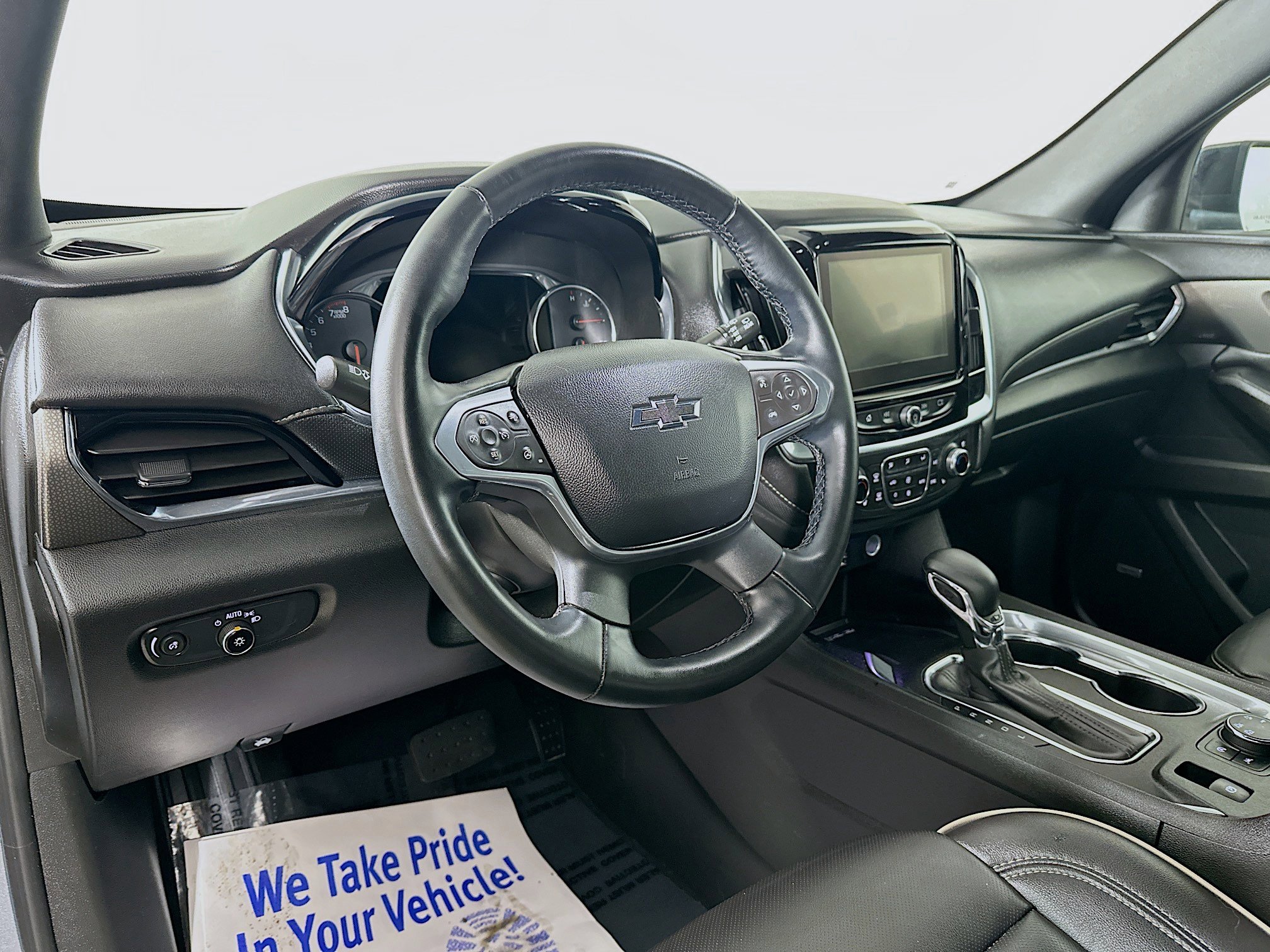 Used 2023 Chevrolet Traverse Premier w/ Redline Edition AWD/4WD image 9