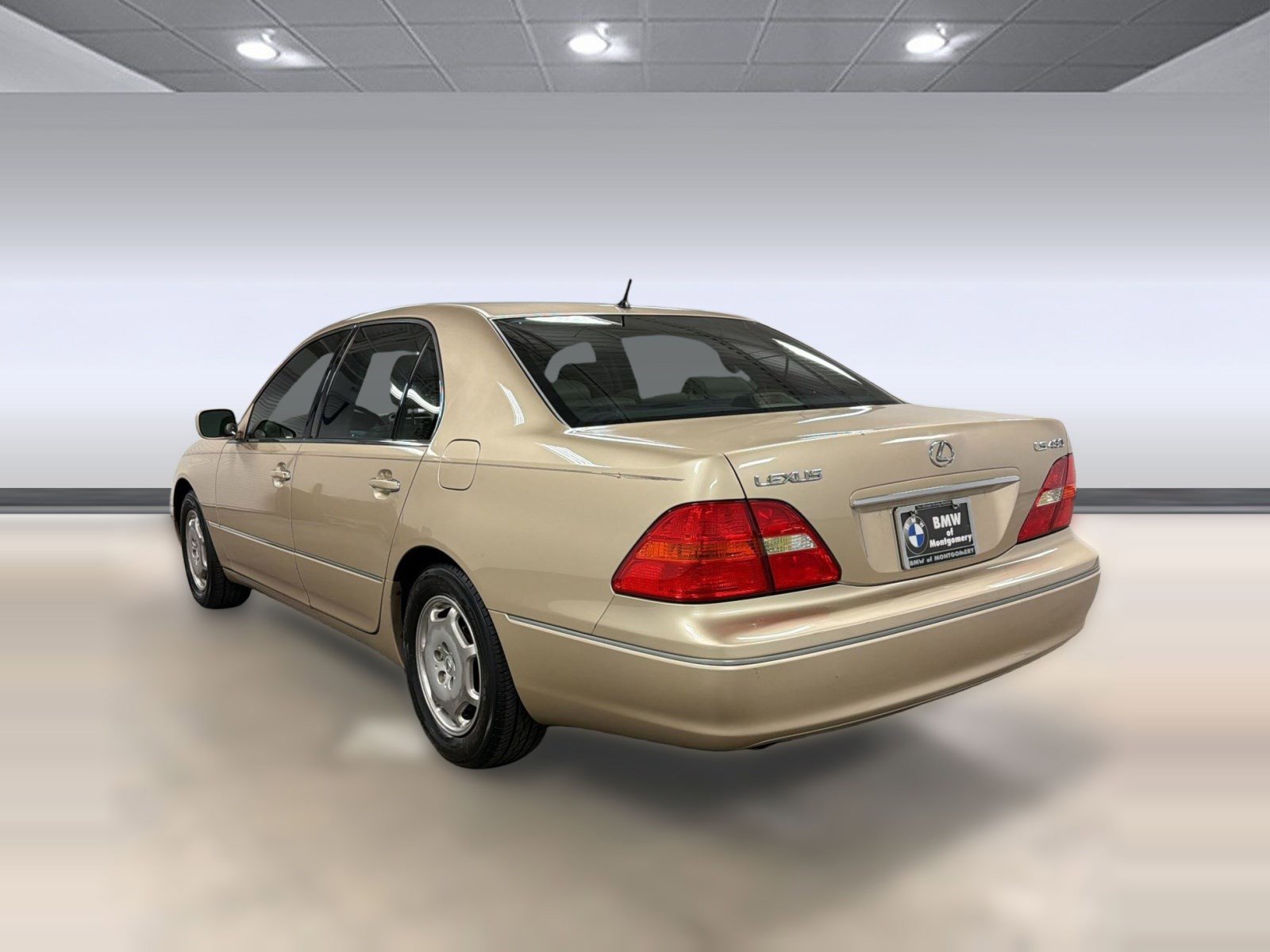 Used 2002 Lexus LS 430 RWD image 3