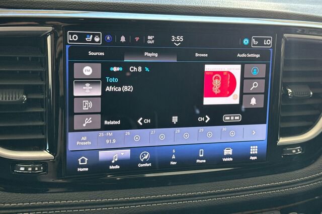 Certified 2025 Chrysler Pacifica Limited image 16