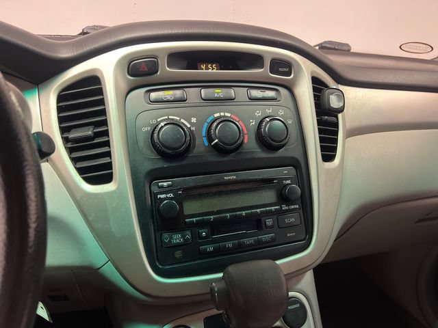 Used 2005 Toyota Highlander 2WD w/ 3rd Row image 16
