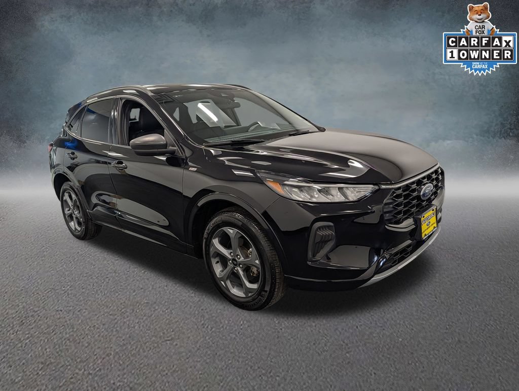 Used 2023 Ford Escape ST-Line w/ Tech Pack #1 AWD/4WD image 3