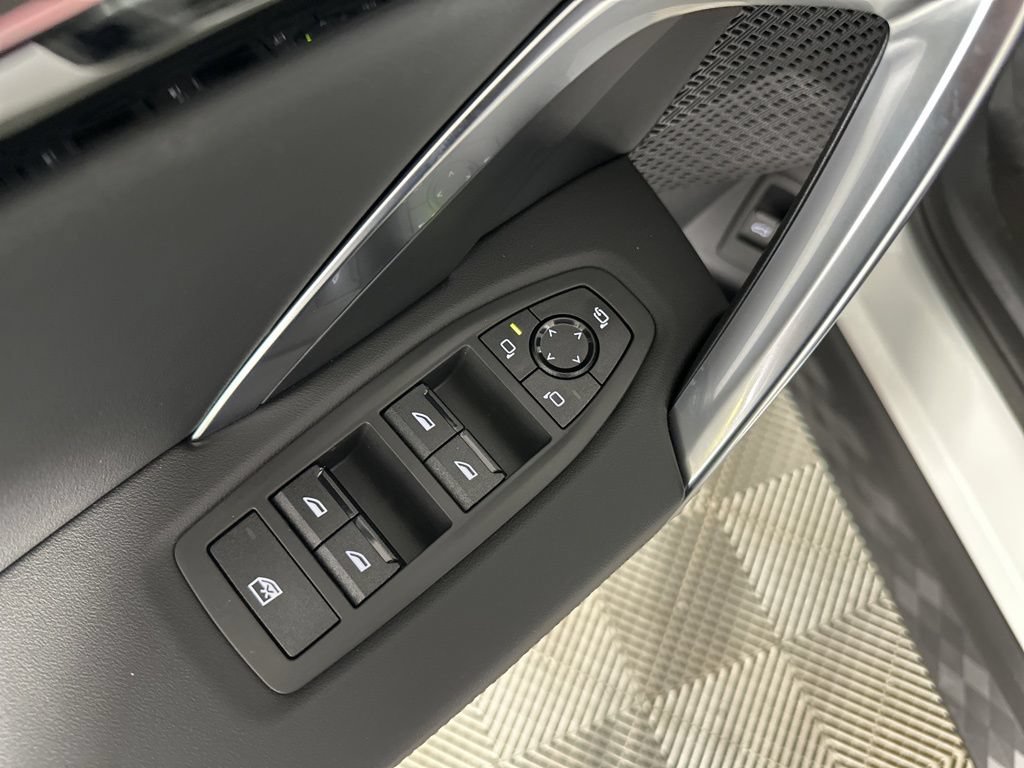 New 2026 BMW X2 xDrive28i AWD/4WD image 7