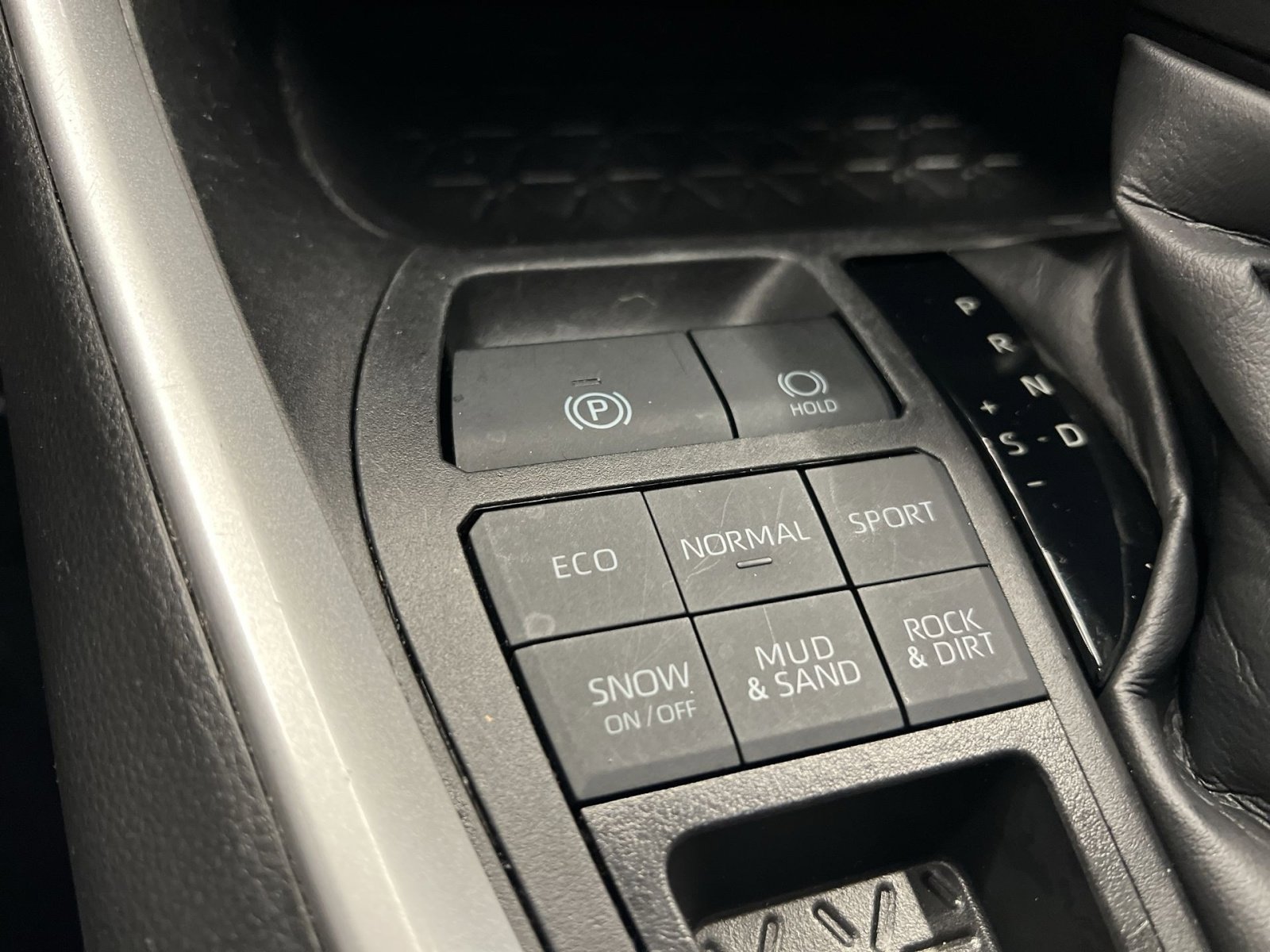 Used 2024 Toyota RAV4 LE image 28