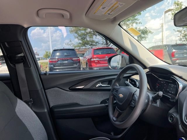 Used 2022 Chevrolet TrailBlazer LT w/ LPO, Blackout Package FWD image 34