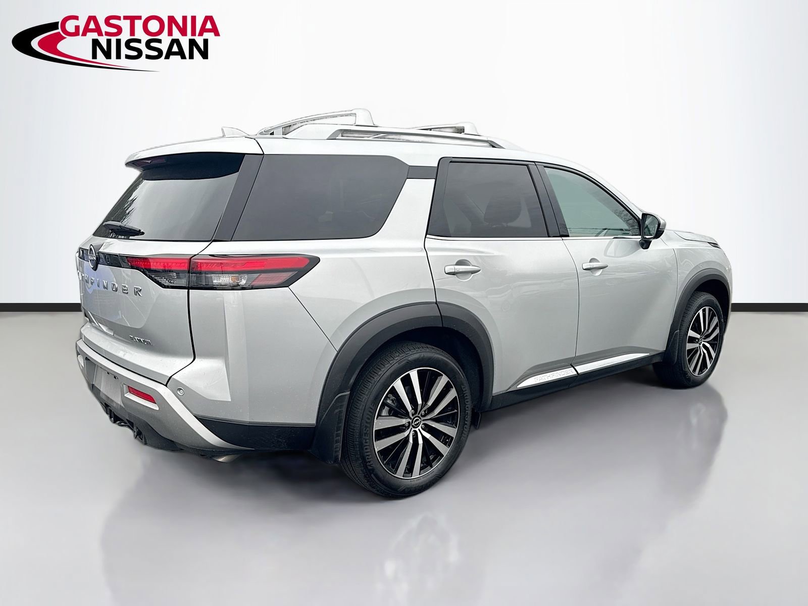 Used 2025 Nissan Pathfinder Platinum w/ Cargo Package image 9