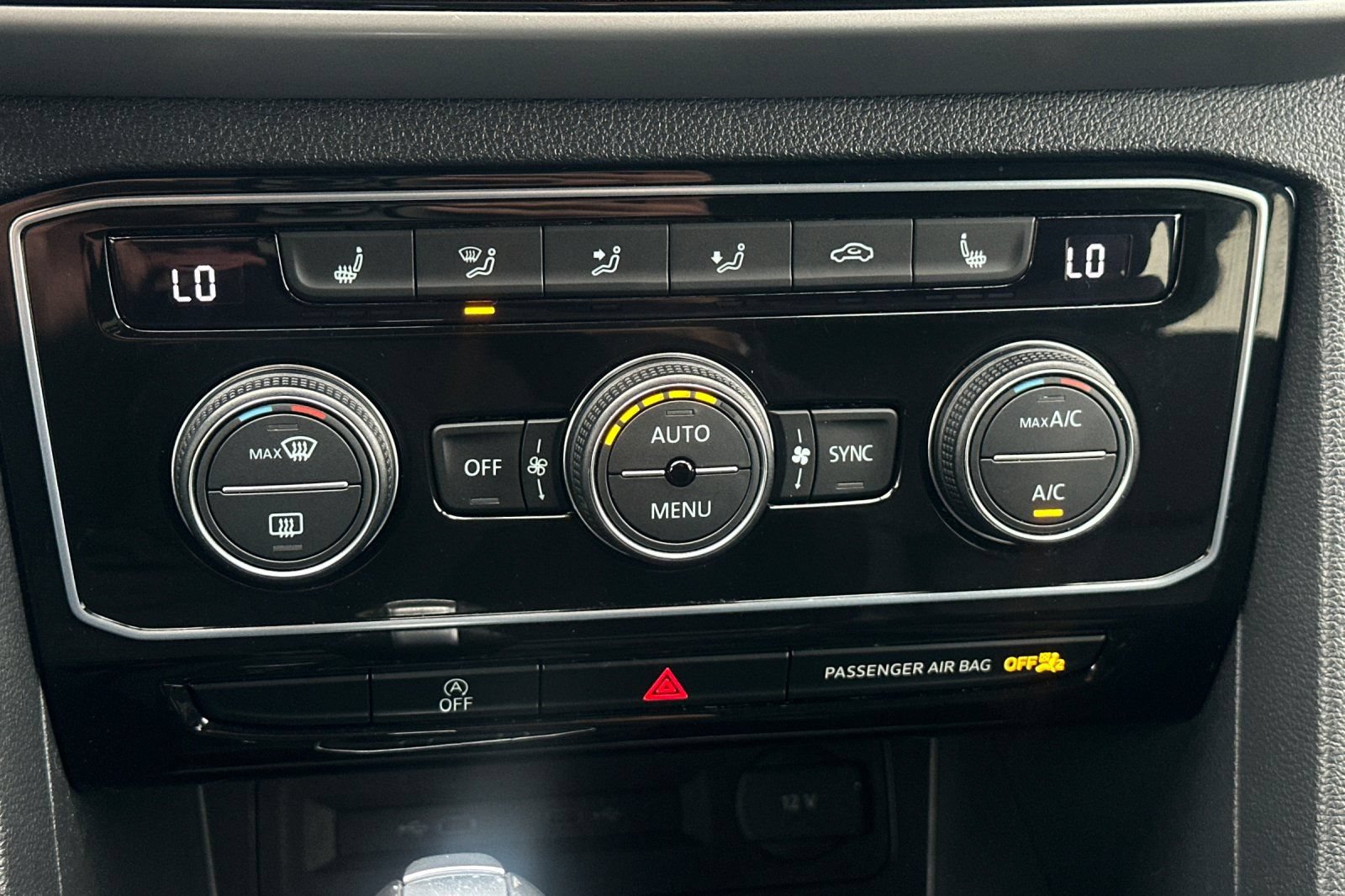 Certified 2023 Volkswagen Atlas Cross Sport SE FWD image 19