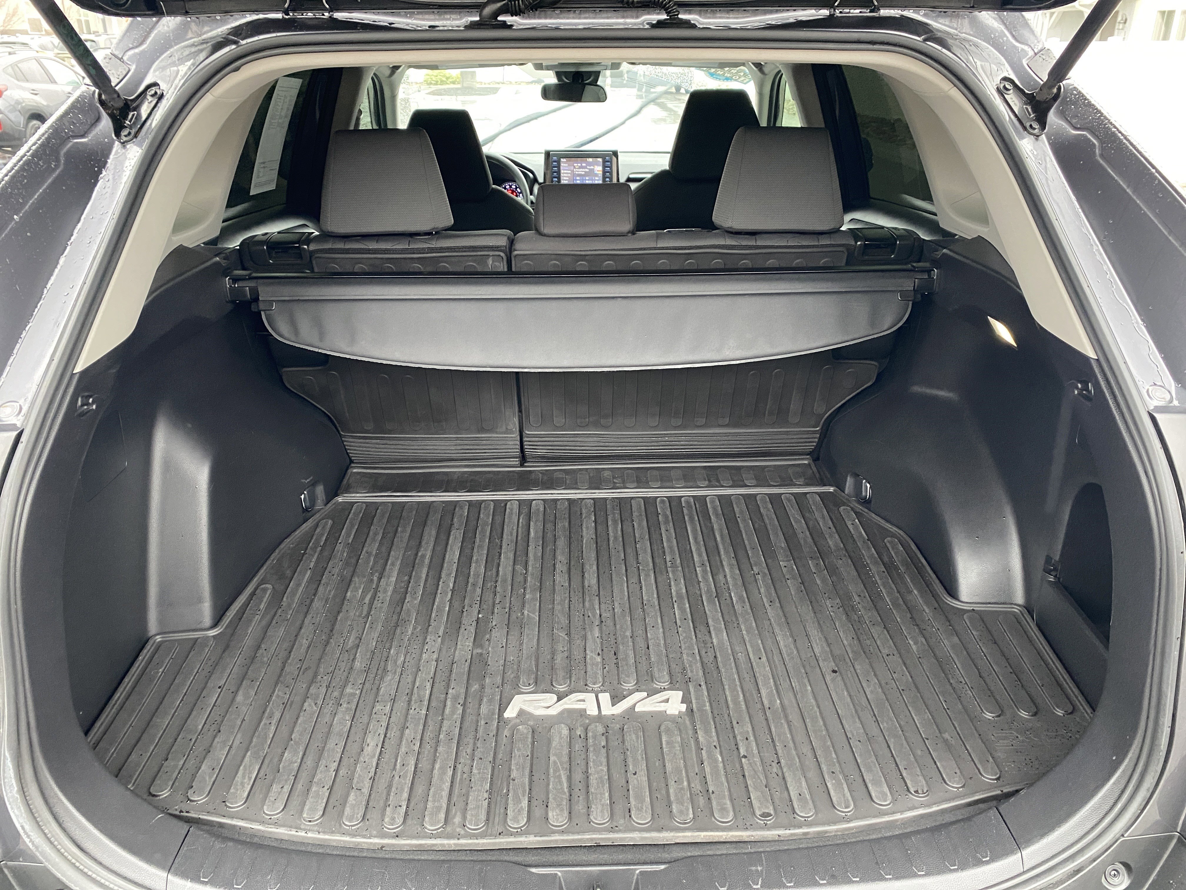 Used 2022 Toyota RAV4 XLE image 36