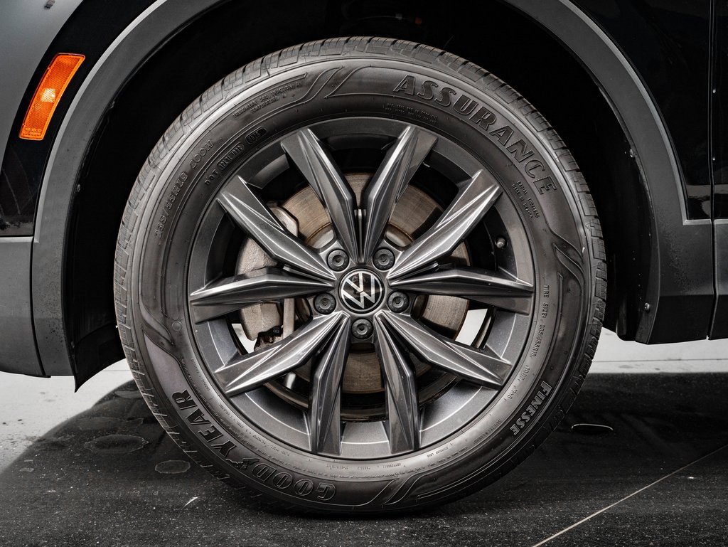 Used 2022 Volkswagen Tiguan SE w/ Panoramic Sunroof Package image 13