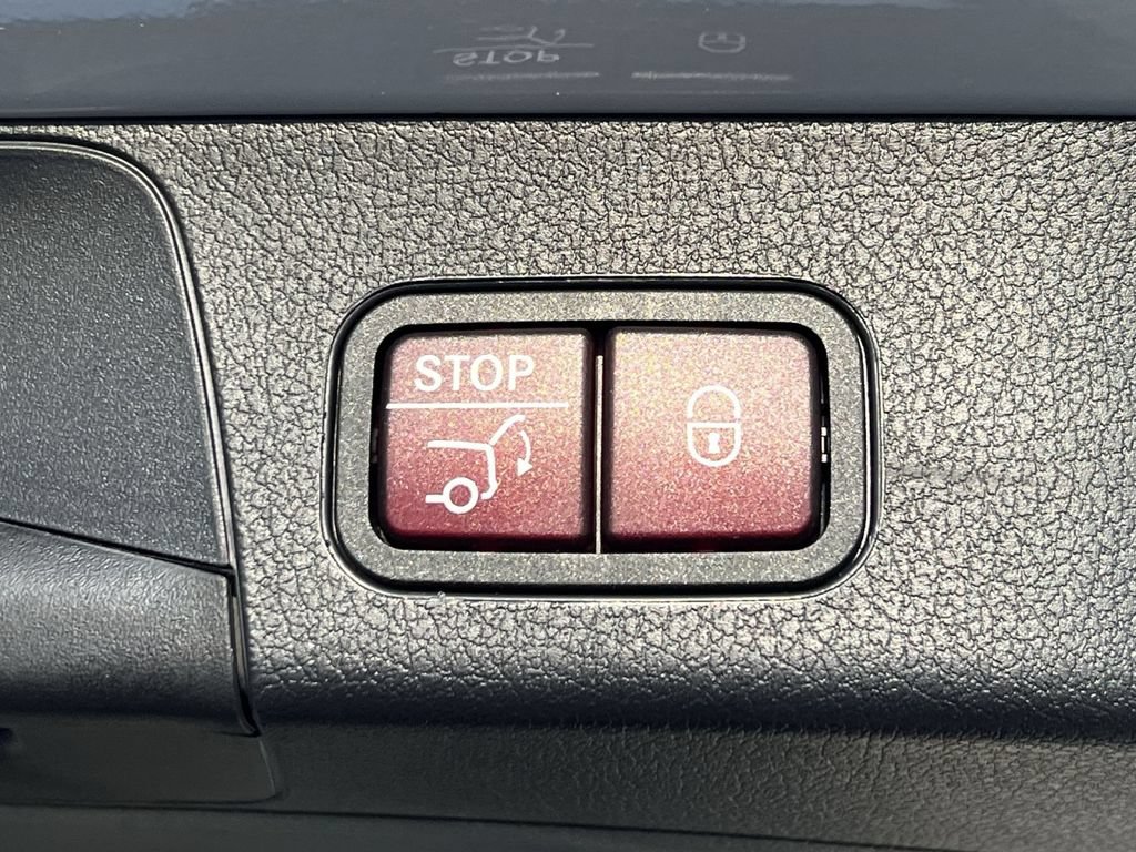 Used 2026 Mercedes-Benz GLB 250 4MATIC image 25