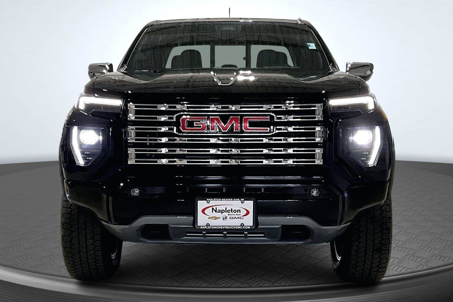 Used 2023 GMC Canyon Denali image 3