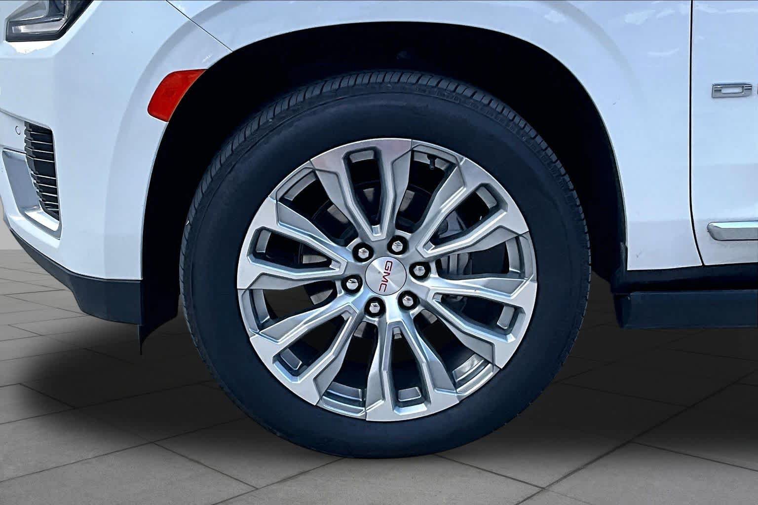 Used 2023 GMC Yukon Denali w/ LPO, Floor Liner Package AWD/4WD image 11