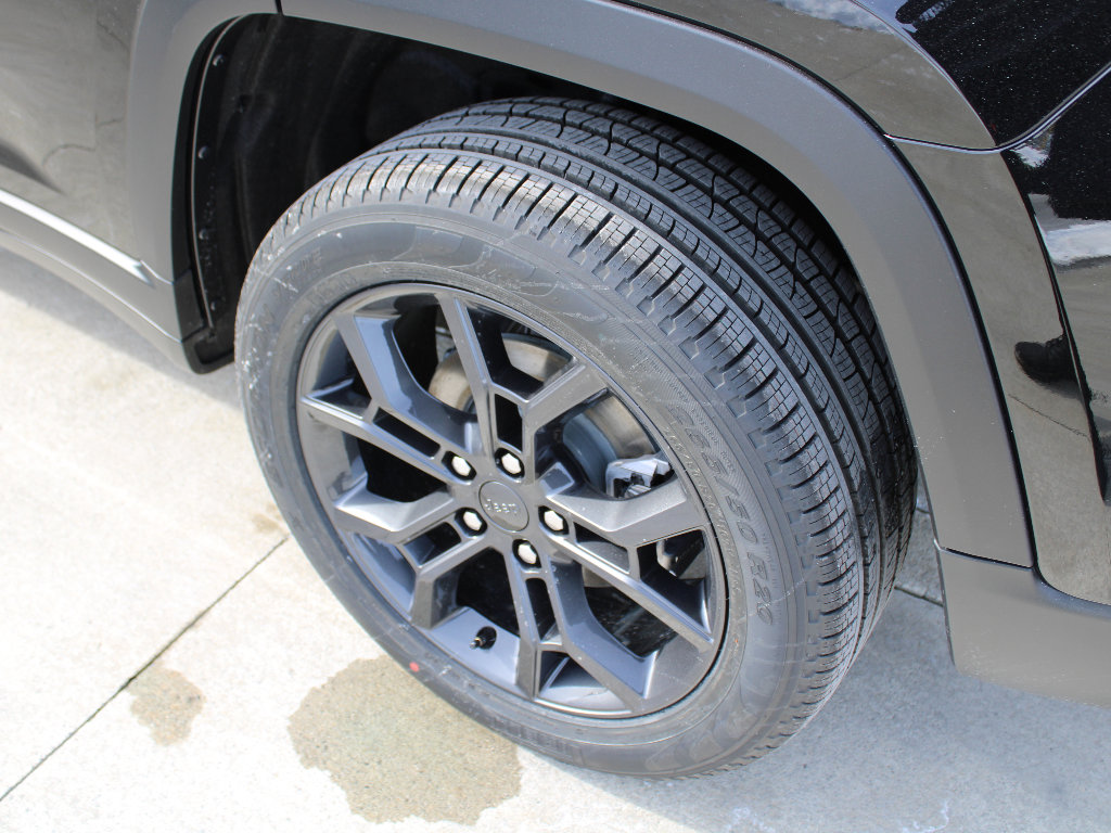 New 2025 Jeep Grand Cherokee Limited w/ Trailer Tow Package image 39