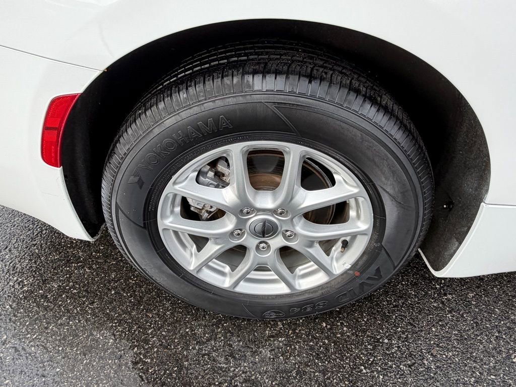 Certified 2022 Chrysler Voyager LX image 14