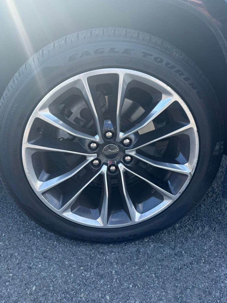 Used 2022 Jeep Wagoneer Series II w/ Premium Group I image 5