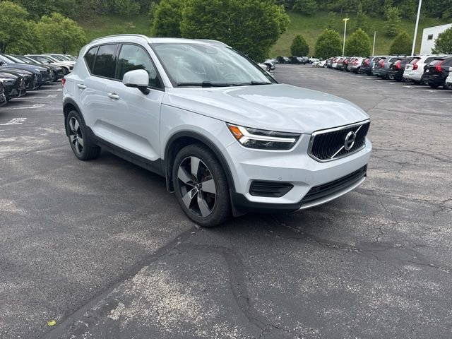 Used 2020 Volvo XC40 T5 Momentum w/ Protection Package AWD/4WD image 7