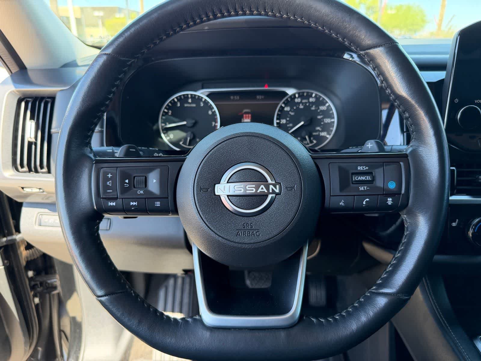 Used 2022 Nissan Pathfinder SL FWD image 15