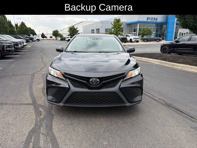 Used 2019 Toyota Camry SE w/ Carpet Mat Package FWD image 2