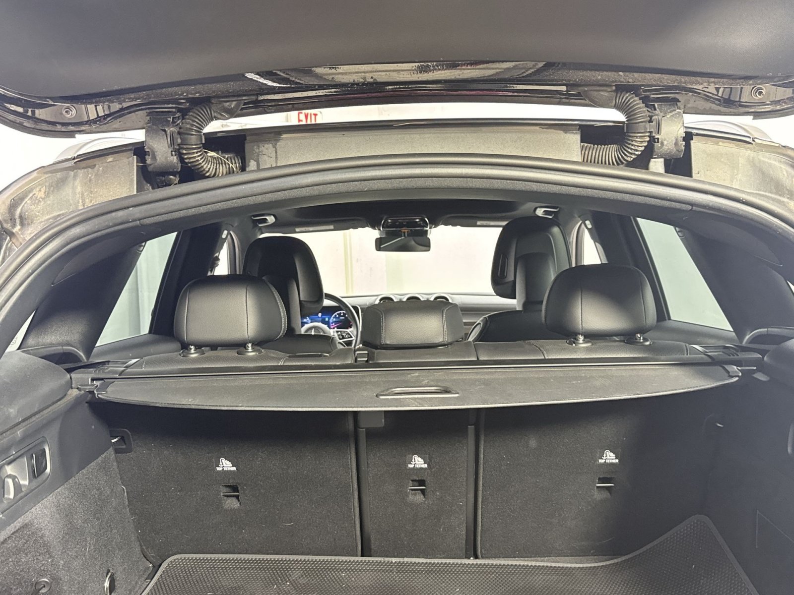 Used 2025 Mercedes-Benz GLC 300 4MATIC image 37