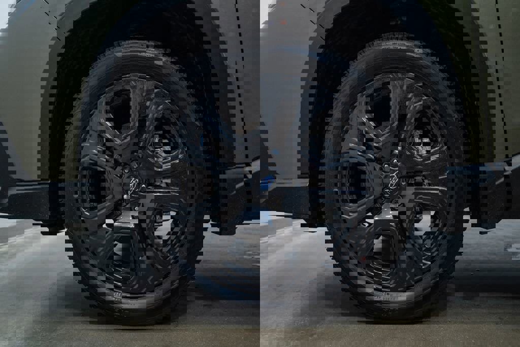 Used 2025 Subaru Ascent Bronze Edition image 11