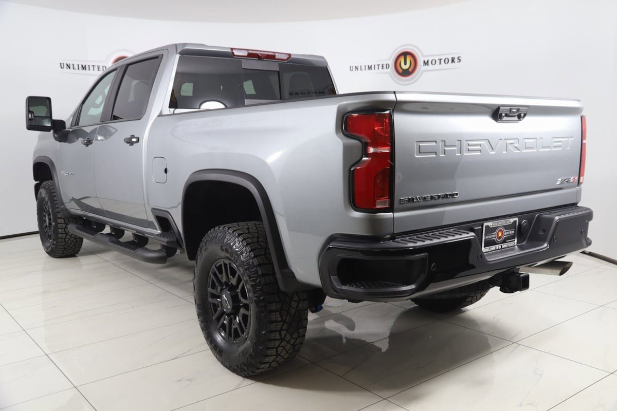 Used 2025 Chevrolet Silverado 2500 ZR2 AWD/4WD image 4