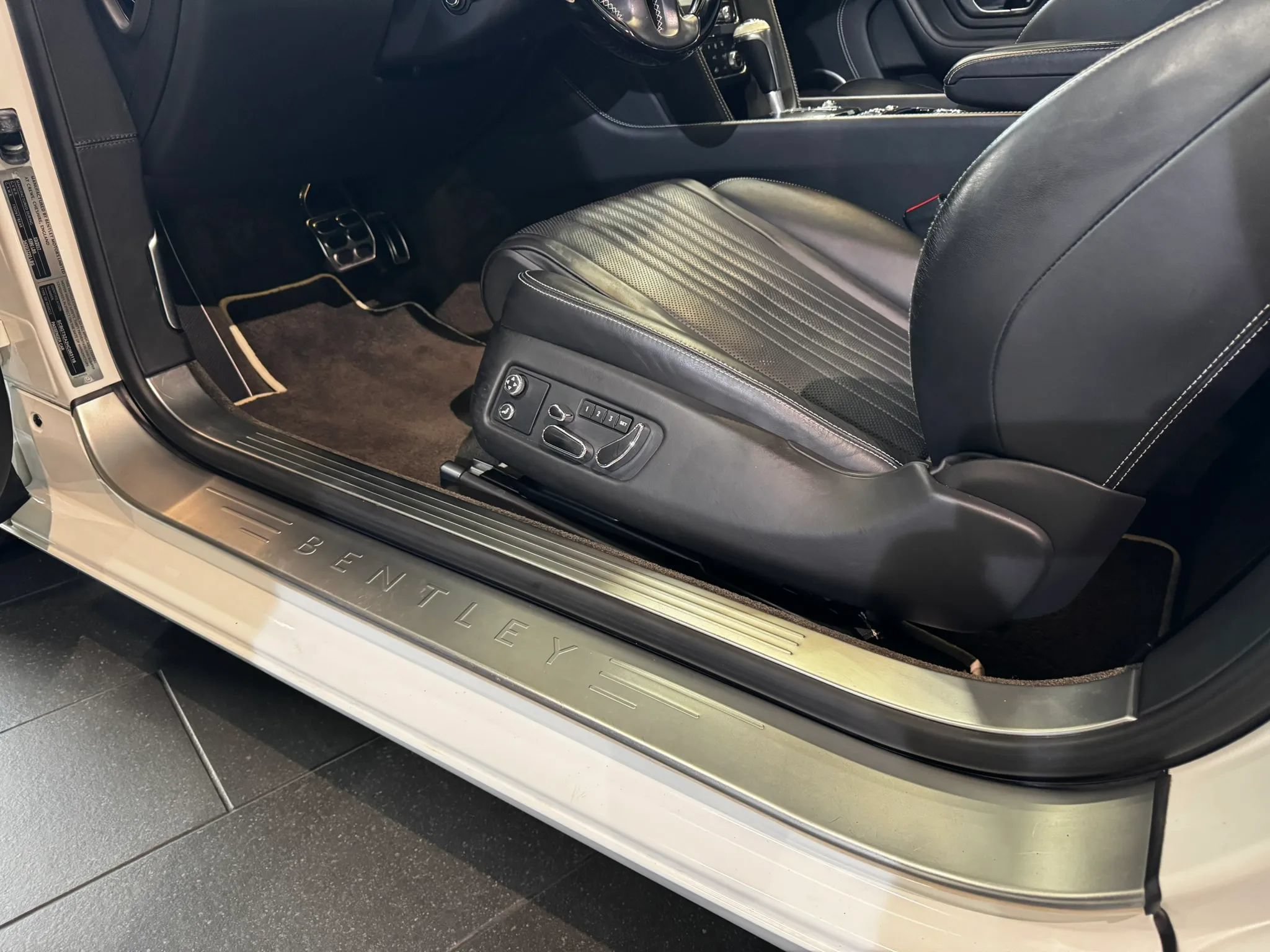 Used 2017 Bentley Continental GT AWD/4WD image 25