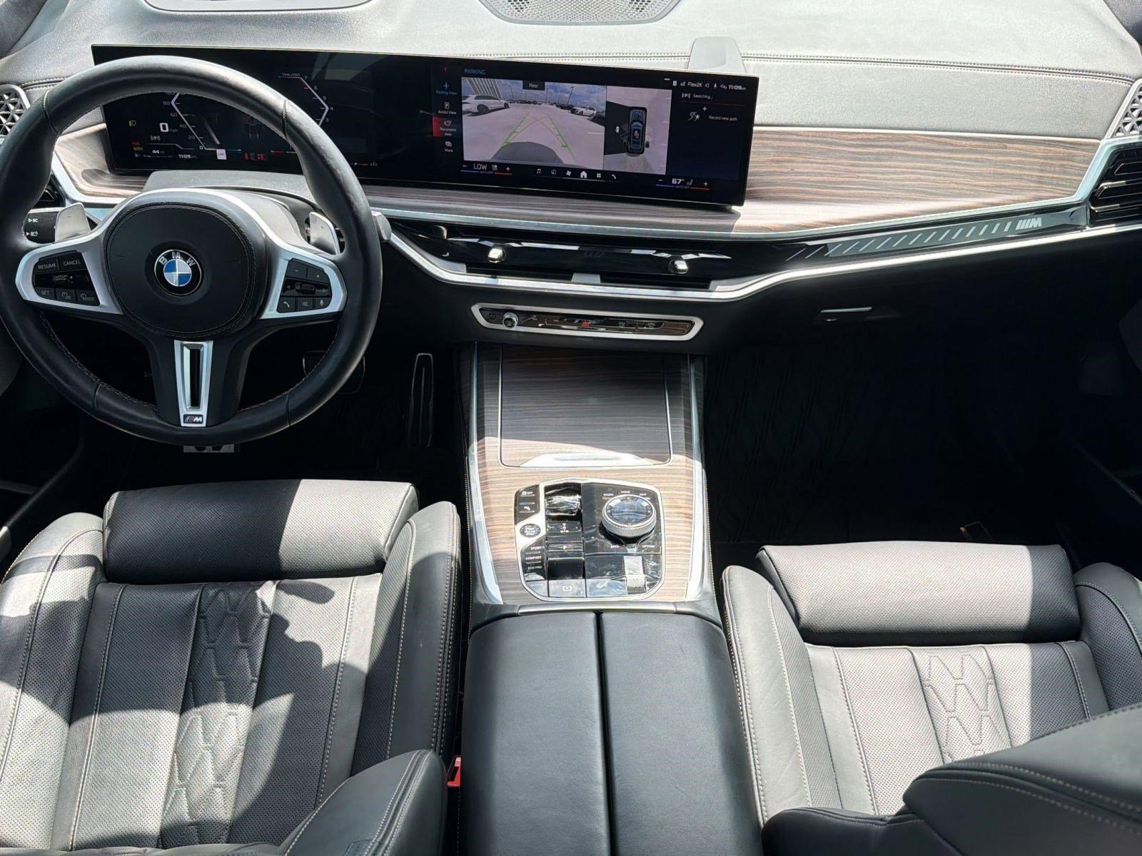 Used 2025 BMW X7 M60i AWD/4WD image 16