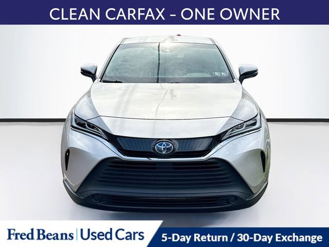 Used 2023 Toyota Venza LE image 2