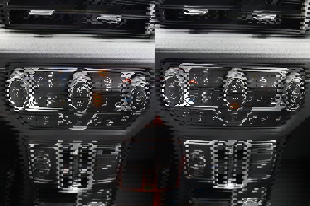 Used 2024 Jeep Wrangler Sahara w/ Technology Group image 27