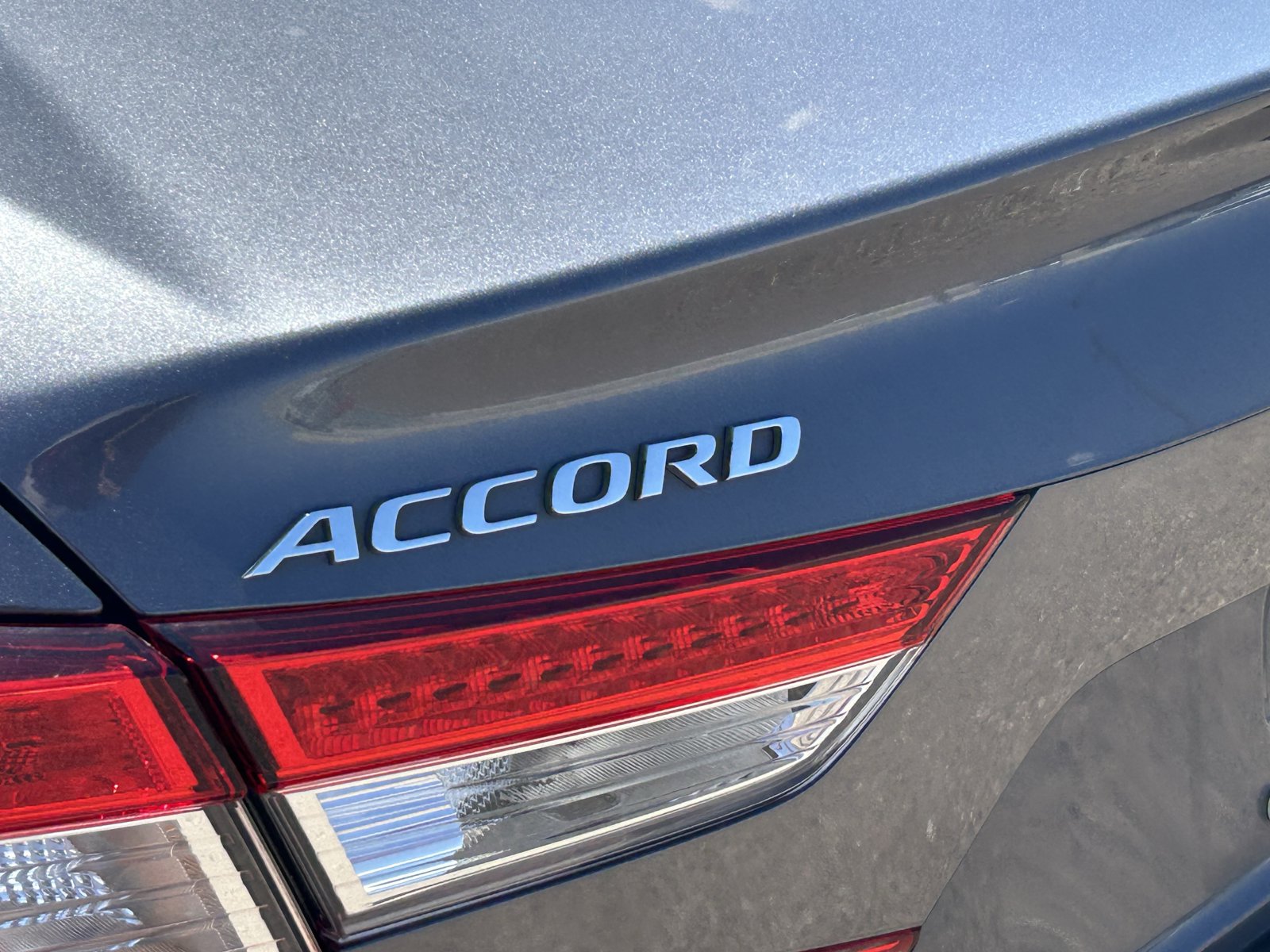 Used 2018 Honda Accord Touring image 10