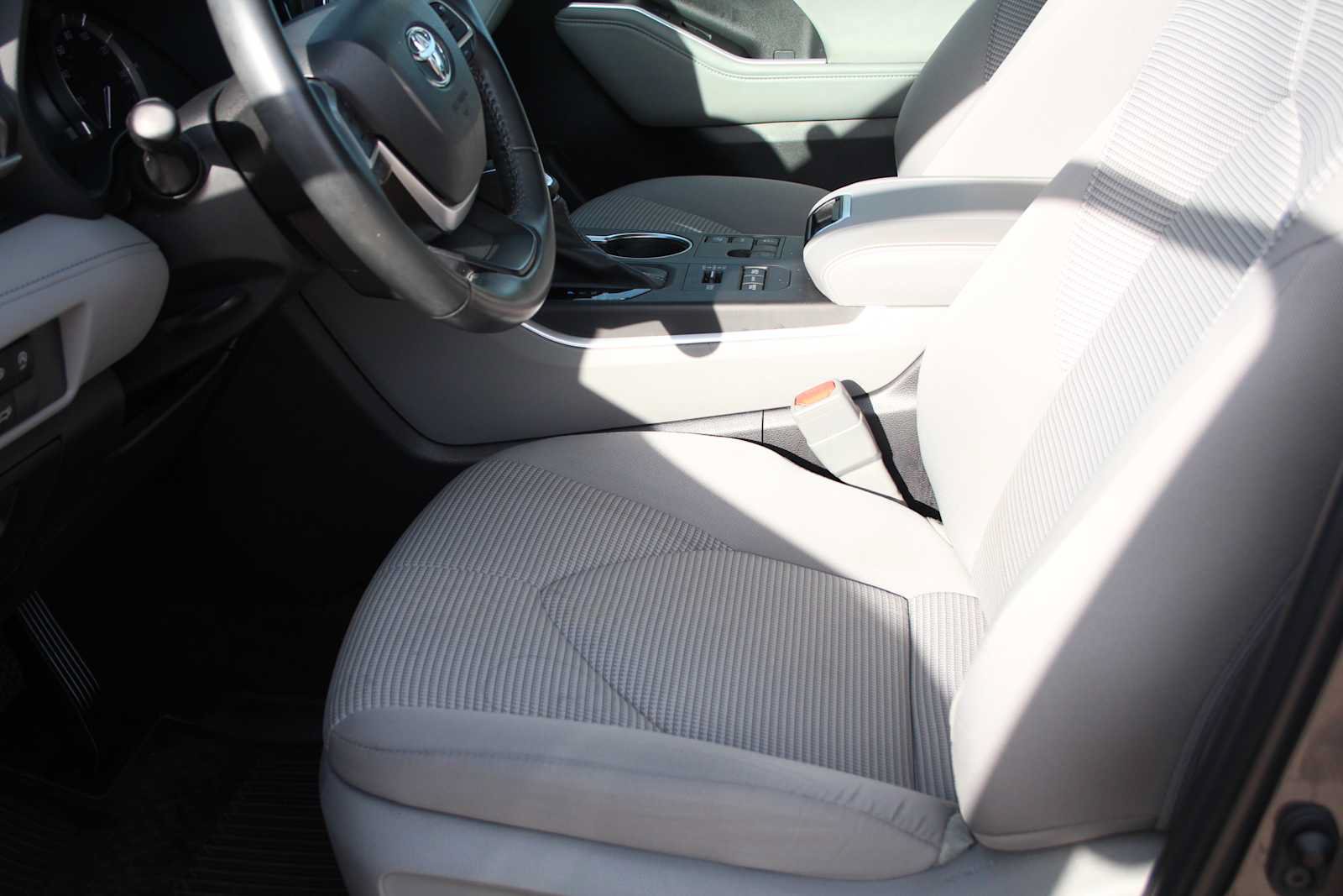Used 2023 Toyota Highlander LE AWD/4WD image 27