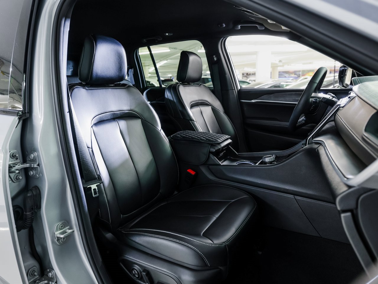 Used 2024 Jeep Grand Cherokee Limited w/ Black Appearance Package image 29