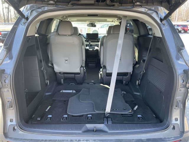 Used 2025 Toyota Sienna XLE image 12