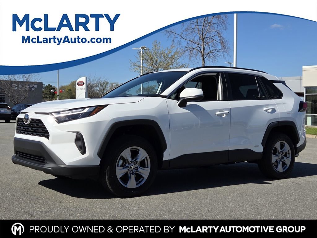 Used 2025 Toyota RAV4 XLE image 1