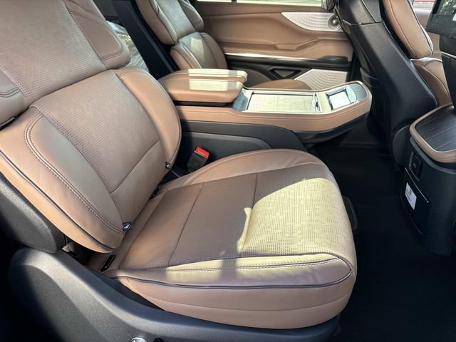 New 2026 Lincoln Navigator L Black Label image 10