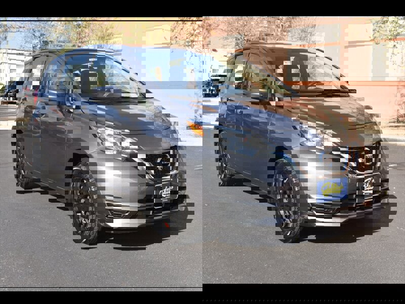 Used 2019 Nissan Versa Note SV image 2