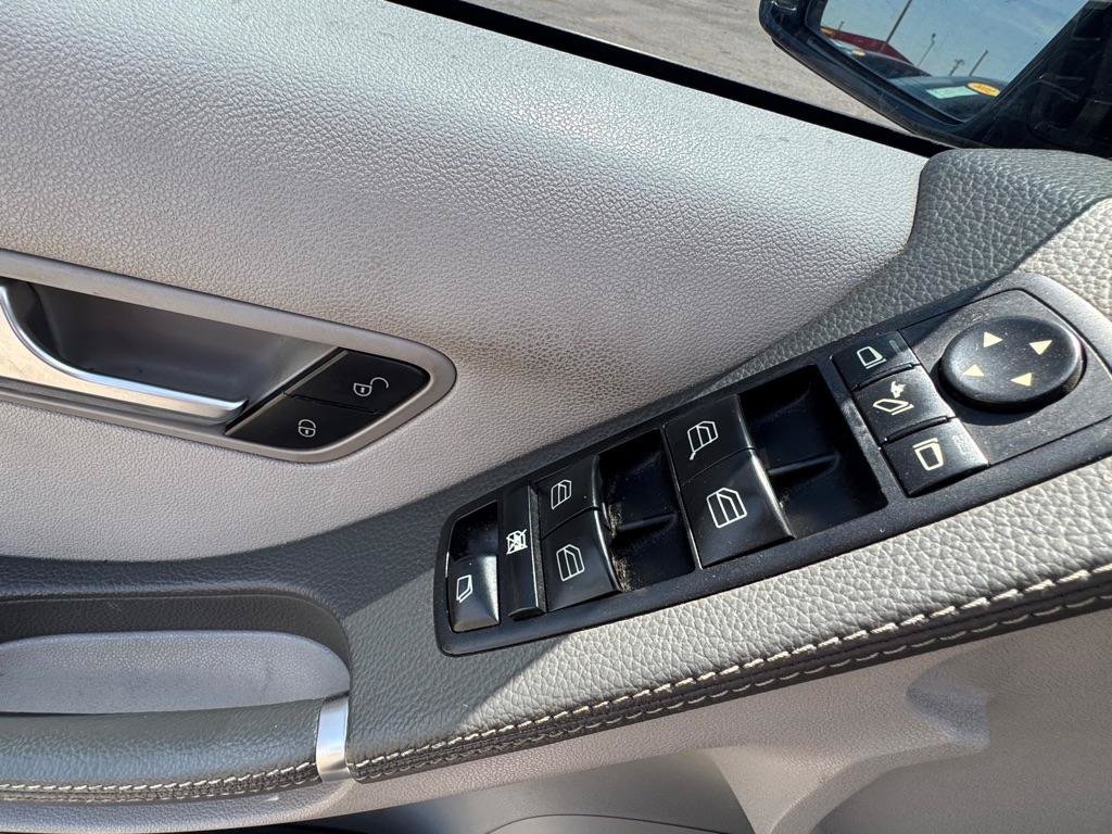 Used 2011 Mercedes-Benz R 350 4MATIC image 21