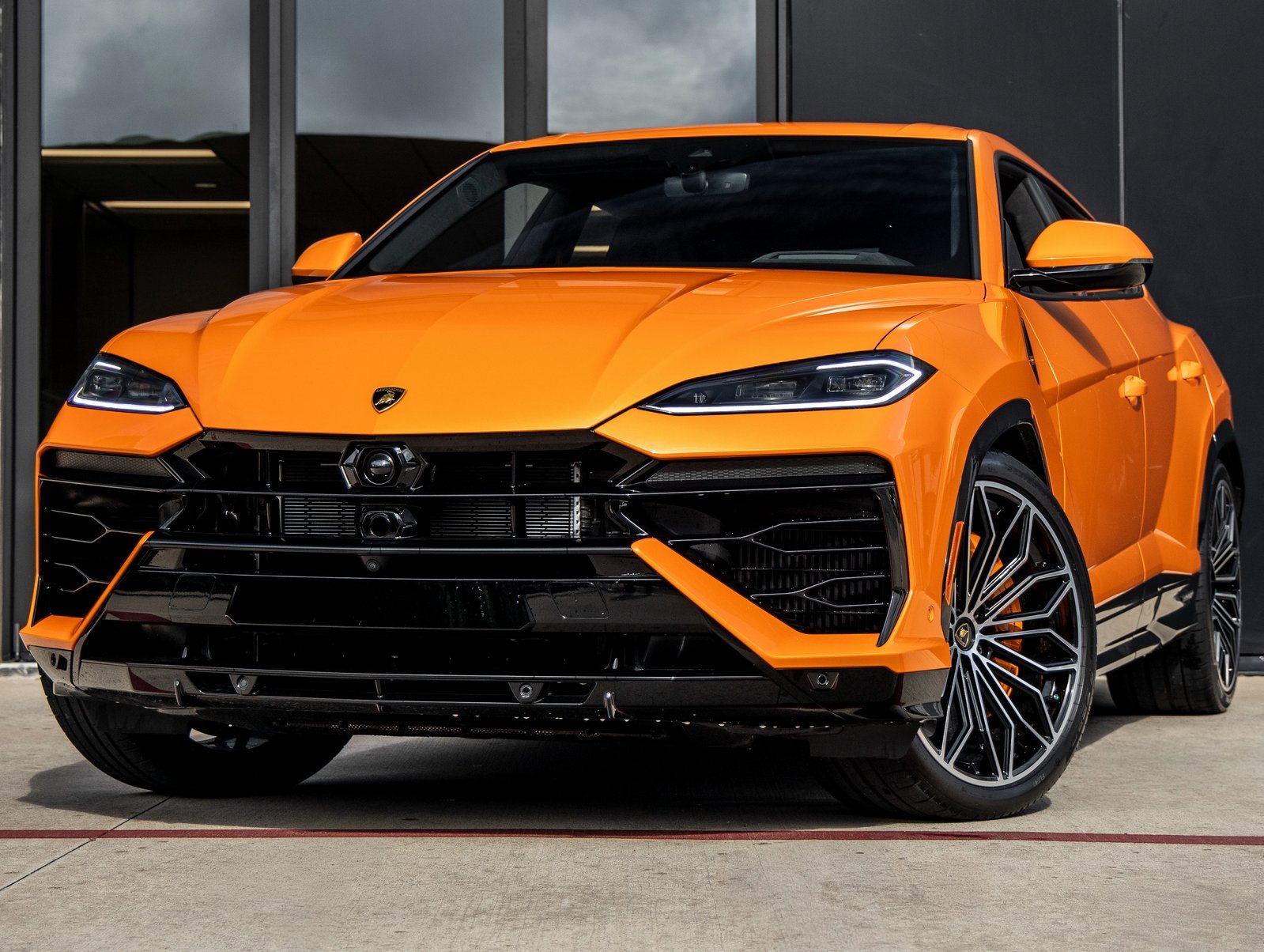 Used 2025 Lamborghini Urus SE image 1