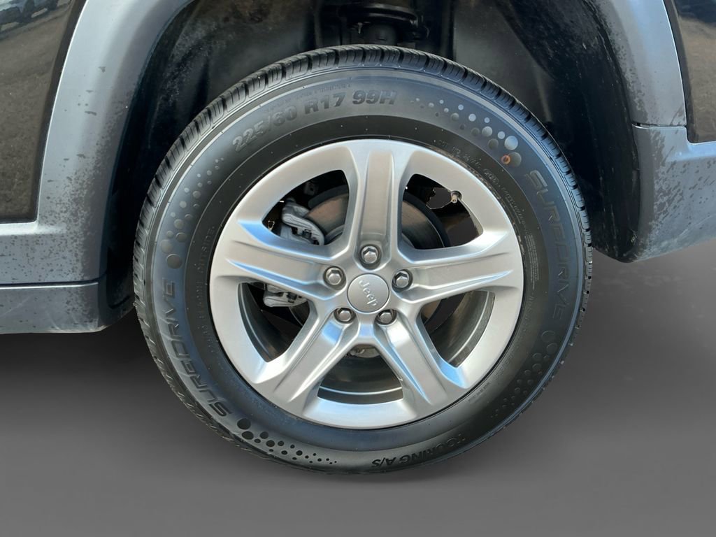 Used 2024 Jeep Compass Latitude image 14