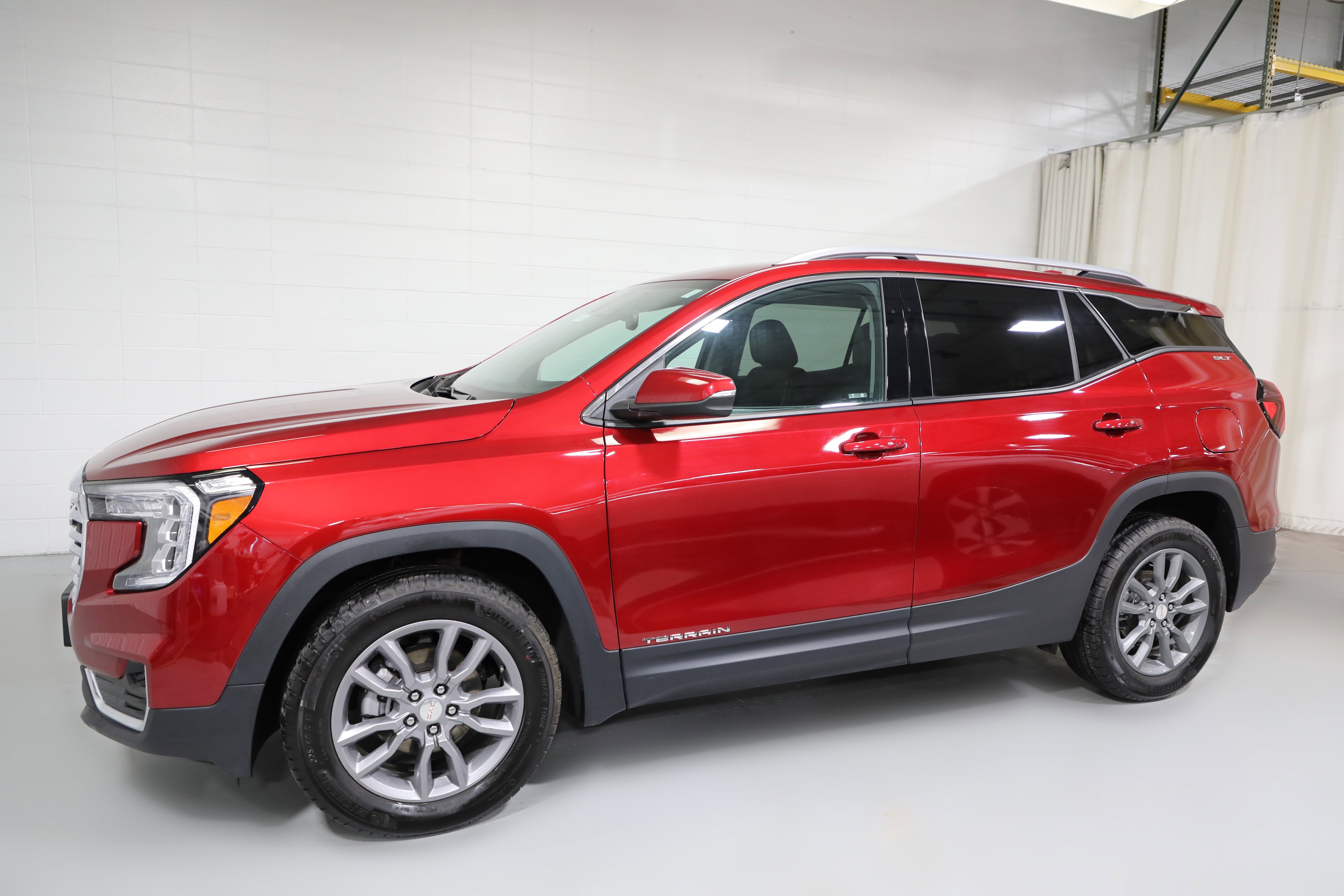 Certified 2024 GMC Terrain SLT w/ Infotainment Package II image 18