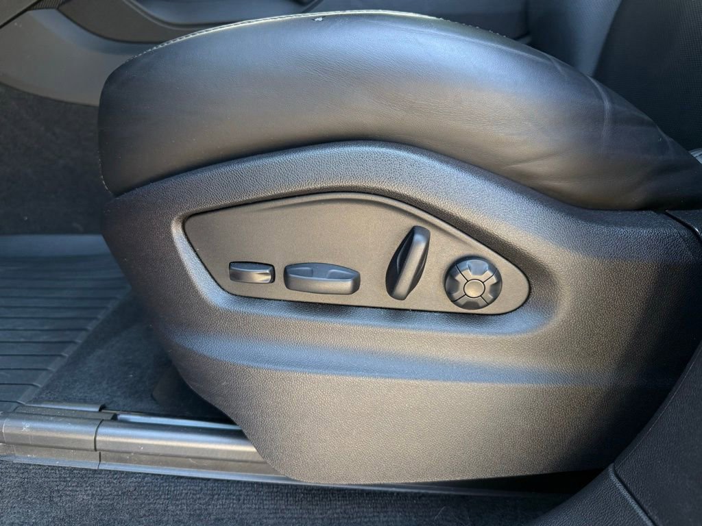 Used 2023 Porsche Cayenne image 25