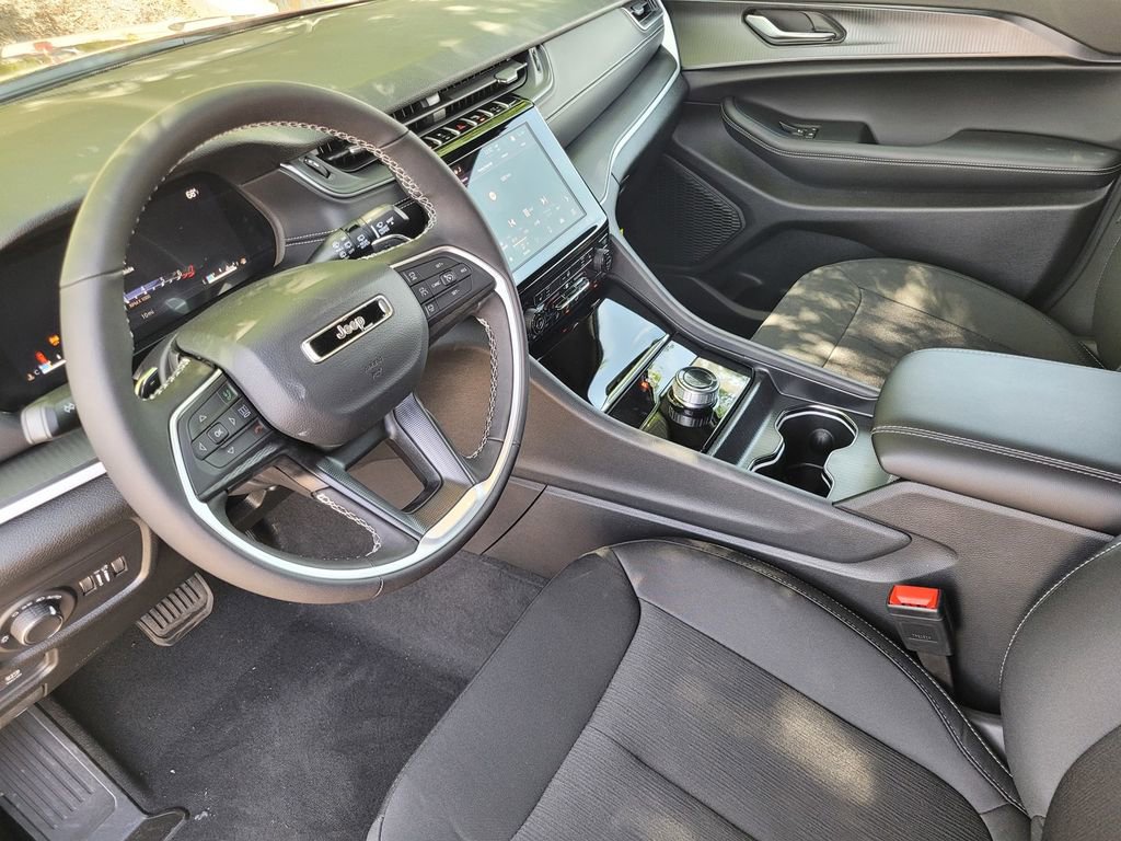 New 2025 Jeep Grand Cherokee Laredo X w/ Luxury Tech Group I image 6