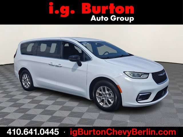Used 2025 Chrysler Pacifica Select FWD video 1