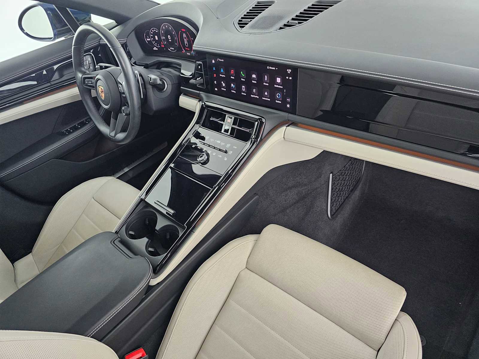 Used 2024 Porsche Panamera 4 image 21