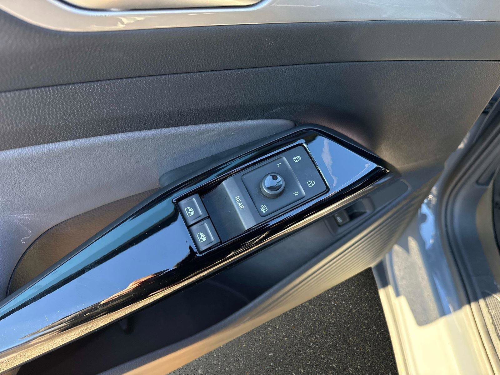 Certified 2023 Volkswagen ID.4 Pro S image 19