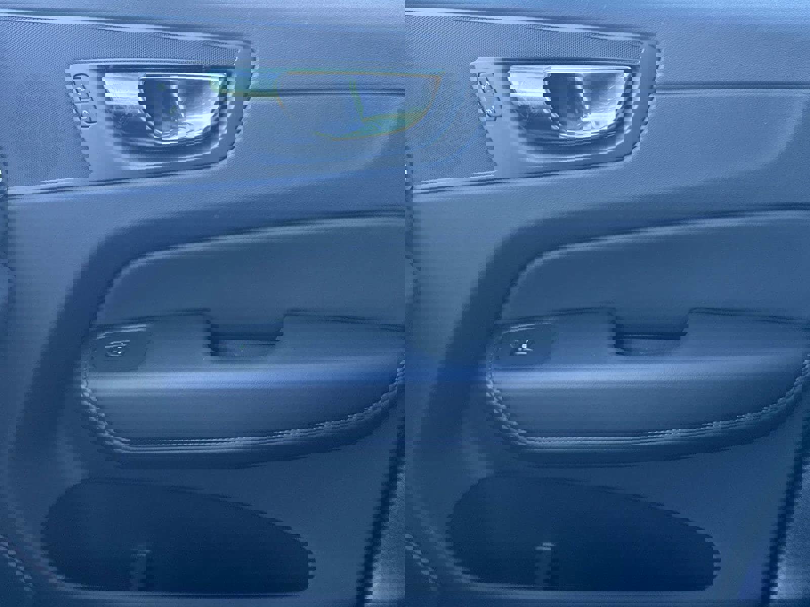 New 2025 Volvo XC60 B5 Core w/ Climate Package image 30