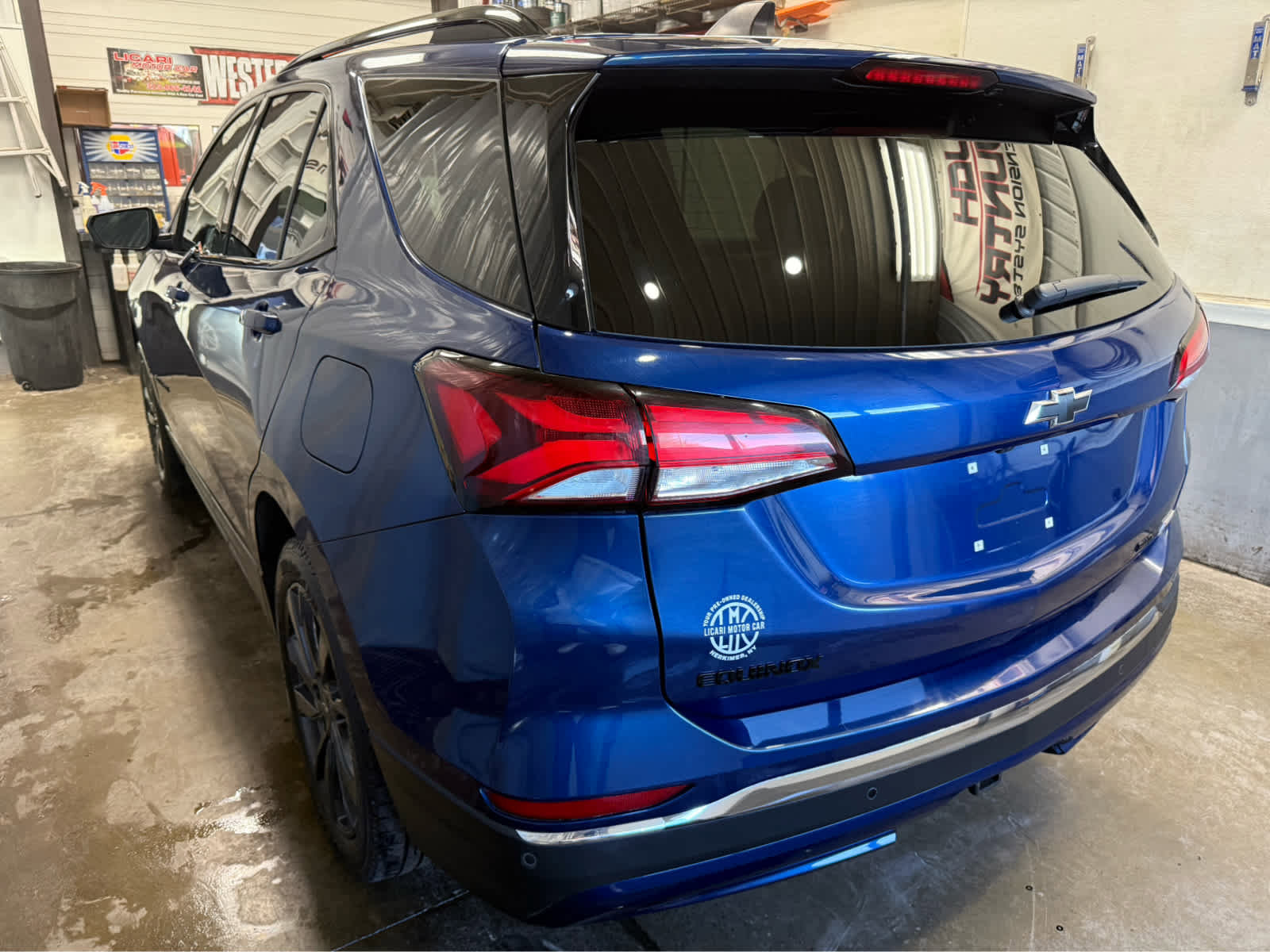 Used 2022 Chevrolet Equinox RS AWD/4WD image 7