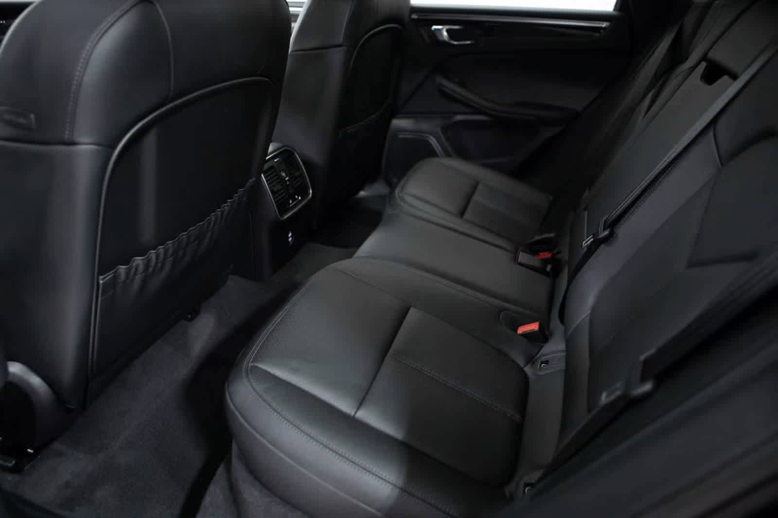 Certified 2026 Porsche Macan AWD/4WD image 36