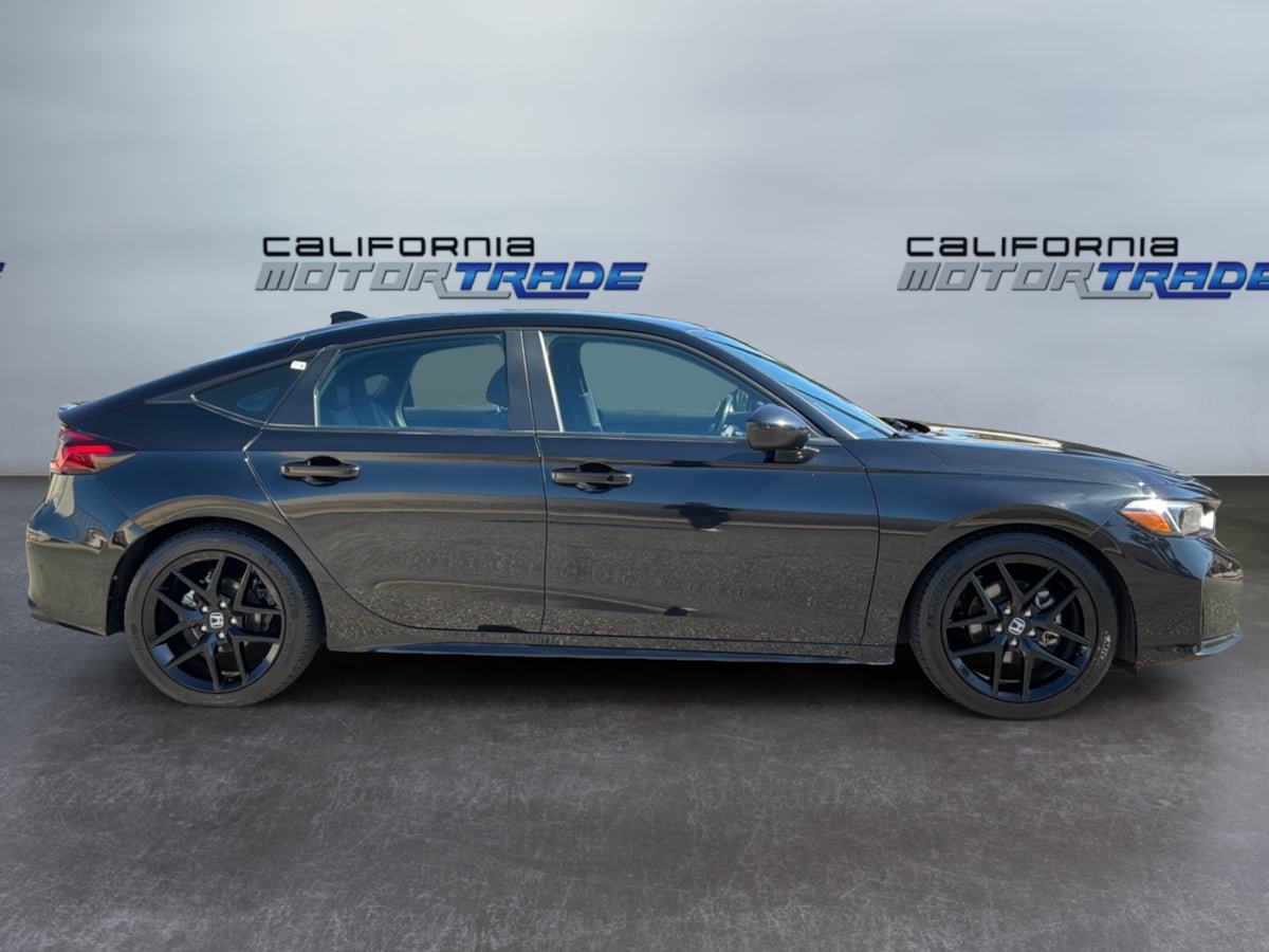 Used 2025 Honda Civic Sport image 4