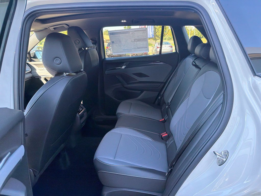 New 2026 Volkswagen Tiguan SE R-Line AWD/4WD image 32