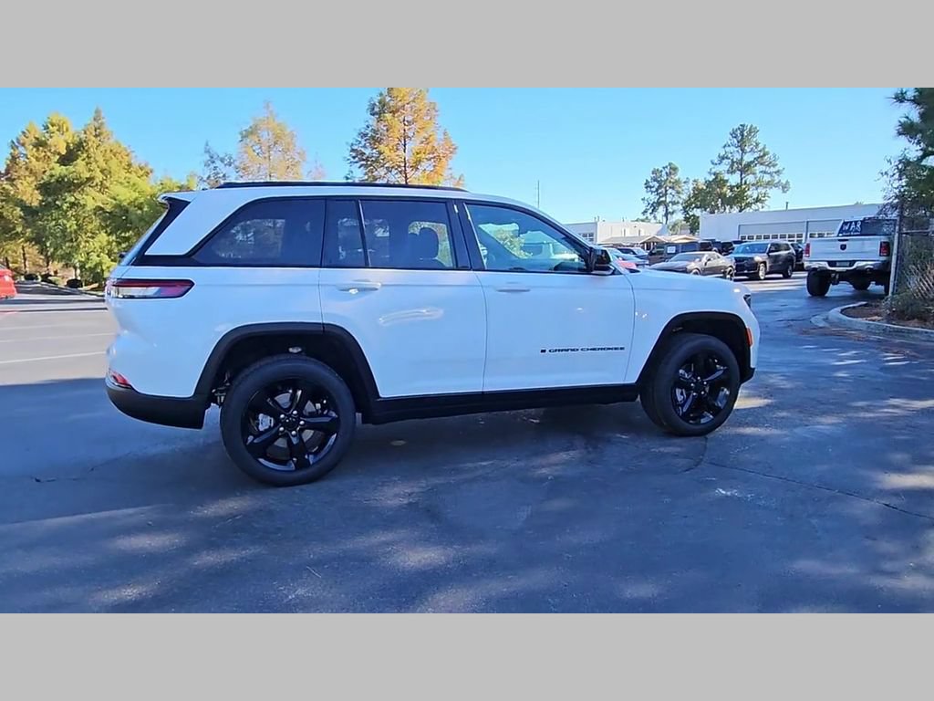 New 2025 Jeep Grand Cherokee Altitude RWD image 35
